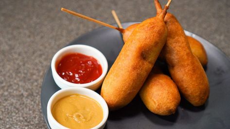 Enjoy crispy fried hot dogs with our take on the Hot Dog On A Stick. Breaded in a cornmeal-pancake batter, this easy fried corn dog recipe is a sure hit. Baked Corn Dogs, Corn Dogs Recipe, Corn Dog Recipe, Hot Dog Relish, Hot Dog On A Stick, Chili Cheese Dog Casserole, Fried Hot Dogs, Steak Diane, Corndog Recipe