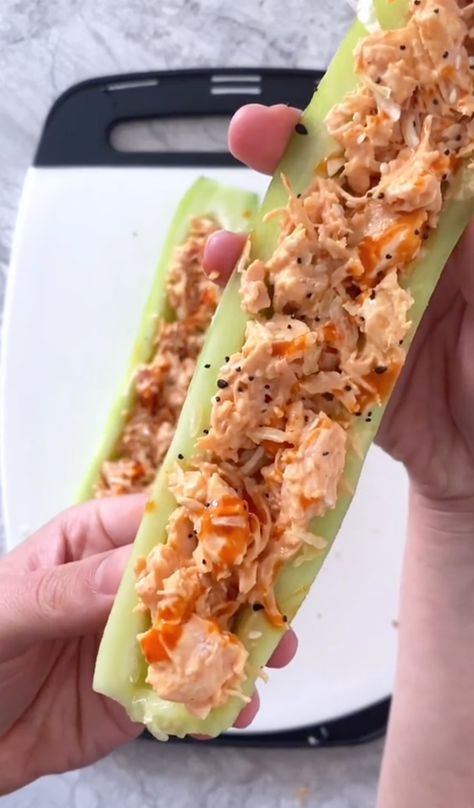 These spicy buffalo chicken stuffed cucumber boats are the ultimate easy keto snack recipe! The 5 ingredient low carb cucumber boats are dairy free, gluten free, grain free, and sugar free! If you love buffalo chicken, try pairing it with cucumbers for an easy, quick low carb snack! Stuffed Cucumber Boats, Buffalo Chicken Cucumber Roll, Chicken Cucumber Boats, Low Carb Granola Bars, Cucumber Boats, Chicken Cucumber, Buffalo Style, Spicy Buffalo Chicken, Easy Buffalo Chicken