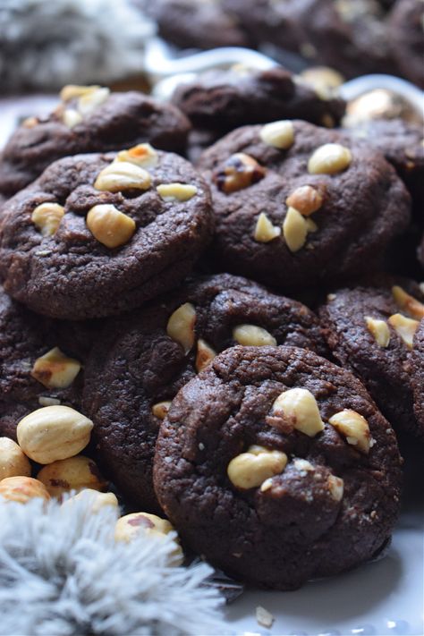 Double Chocolate Hazelnut Cookies Chocolate Hazelnut Cookies, Hazelnut Cookies, Dark Chocolate Cookies, Chocolate Crinkle Cookies, Double Chocolate Cookies, Chocolate Crinkles, Cookie Spread, Cookie Calories, Crinkle Cookies