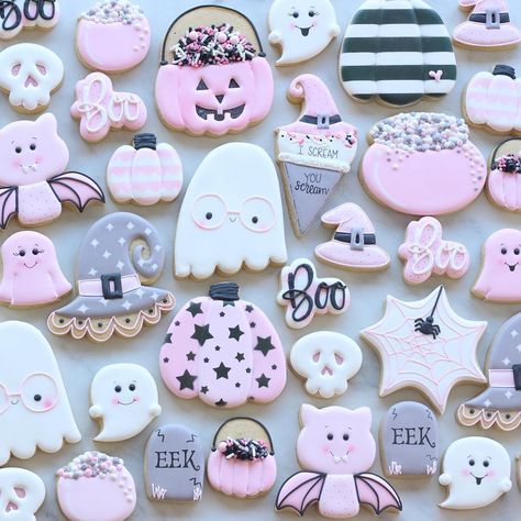 A Modern Cookie on Instagram: “Throwing it back to my most popular set from last year for #tbt! 💗🖤👻 . Pink Halloween seems like it’s going to be very popular this year! I…” Pink Halloween Cookies, Halloween Birthday Party For Kids, Halloween Birthday Party Ideas, Halloween Themed Birthday Party, Halloween Cookies Decorated, Halloween Sugar Cookies, Halloween Birthday Party, Throwing It Back, Halloween Baking