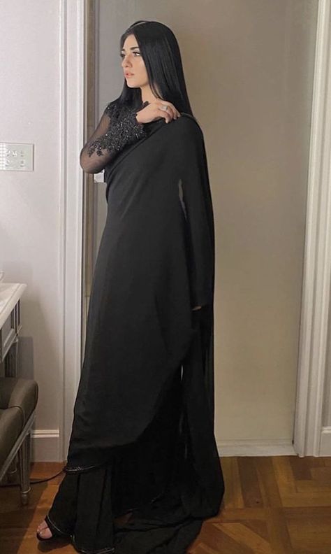 Plain Silk Saree, Silk Saree Designs, Sarah Khan, Beautiful Pakistan, Asian Actresses, Sarees For Girls, Fancy Sarees Party Wear, Pakistani Wedding Outfits, Stylish Short Dresses