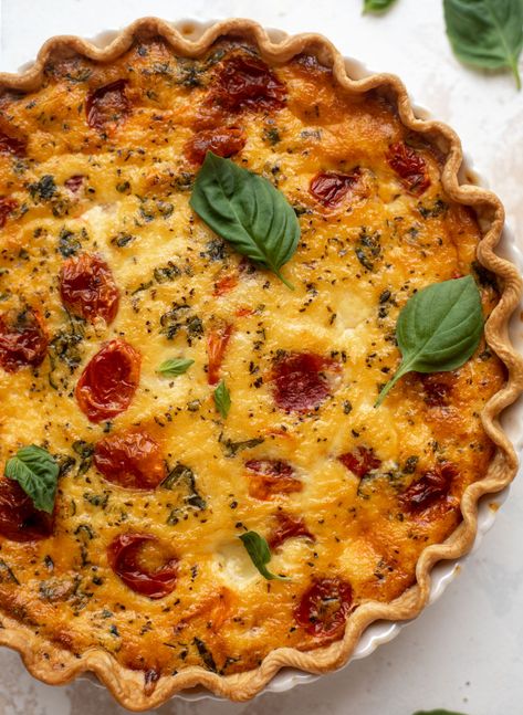 Caprese Quiche Recipe - Caprese Christmas Quiche Recipe Christmas Caprese, Caprese Christmas, Nye Recipes, Caprese Quiche, Christmas Quiche, Holiday Brunch Recipes, Goat Cheese Quiche, Tomatoes Mozzarella, Quiche Recipes Easy