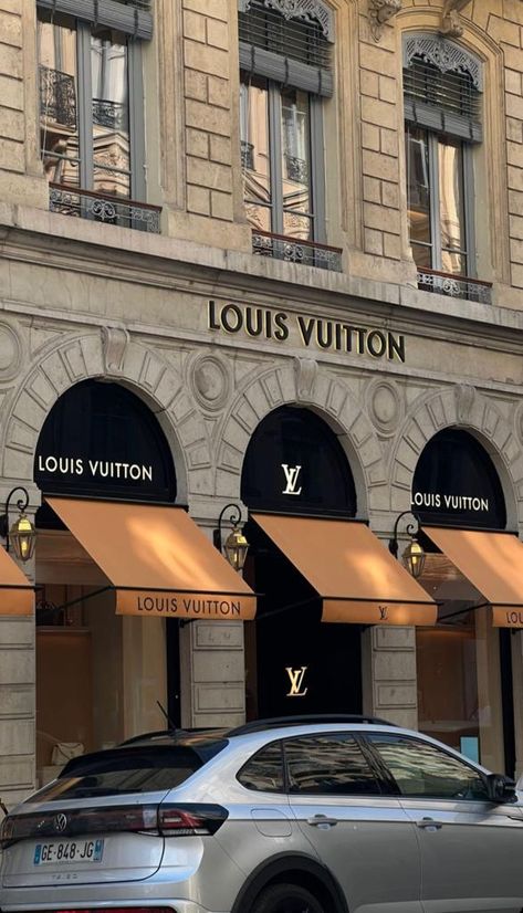 Louis Vuitton Aesthetic, Minimalist Wallpaper Phone, Army Humor, Mi Life, Louis Vuitton Store, Iphone Wallpaper Hipster, Vision Board Inspiration, Luxury Lifestyle Dreams, Luxury Aesthetic