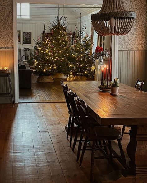 Swedish Home, My Scandinavian Home, Happy Saturday Friends, Swedish Decor, Cozy Christmas Decor, Swedish Christmas, Merry Christmas Eve, Cottage Christmas, Cottage Interior