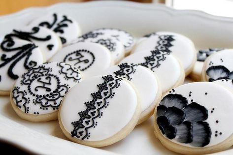 Black and White Decorated Cookies Cookie Reference, Decorated Wedding Cookies, Black Cookies, Black And White Cookie Recipe, Wedding Cookies Decorated, White Cookies, Cookies Wedding, Black And White Cookies, White Cookie