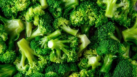 Boiled Broccoli, How To Cook Broccoli, Gum Flavors, Bubble Gum Flavor, Raw Broccoli, Broccoli Seeds, Raw Carrots, Steamed Broccoli, Home Vegetable Garden