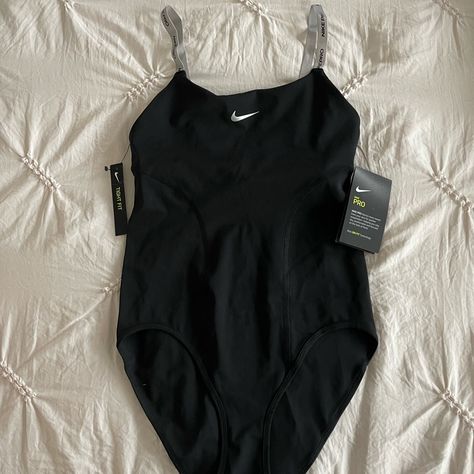 Nike Swimsuit, Nike Bra, Nike Vest, Nike Crop Top, Girls Sports Bras, Cute Nike Outfits, Cute Bathing Suits, Water Polo, Running Leggings