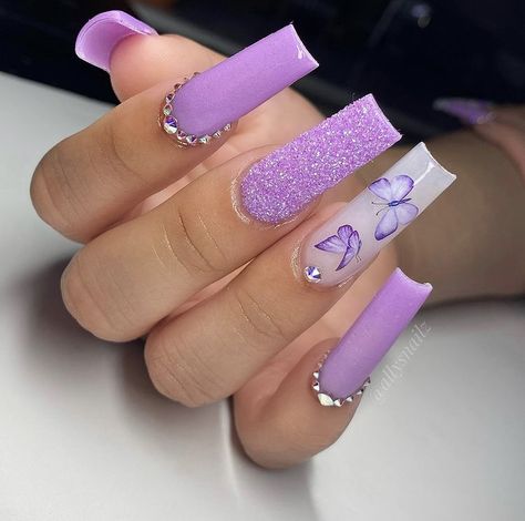 Purple Nails With Flowers, Lilac Nails Design, Nails With Flowers, Quinceanera Nails, Lilac Nails, Purple Acrylic Nails, Long Acrylic Nail Designs, Lavender Nails, Blue Acrylic Nails