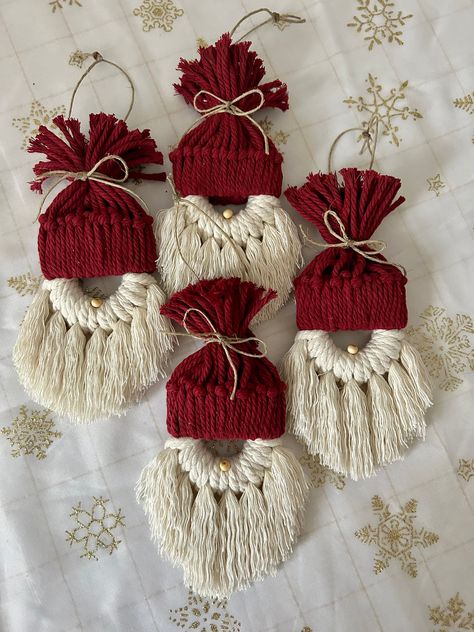 Handmade Macrame Christmas Santa Ornaments! These adorable ornaments are perfect for your Christmas tree. They make great stocking stuffers or decorate your own tree with them! They come as a 4 pack of red or a 4 pack of green. Macrame Santa Ornament, Macrame Ornaments Christmas, Macrame Santa, Macrame Making, Macrame Dolls, Macrame Ornaments, Macrame Christmas, Santa Crafts, Crafty Christmas