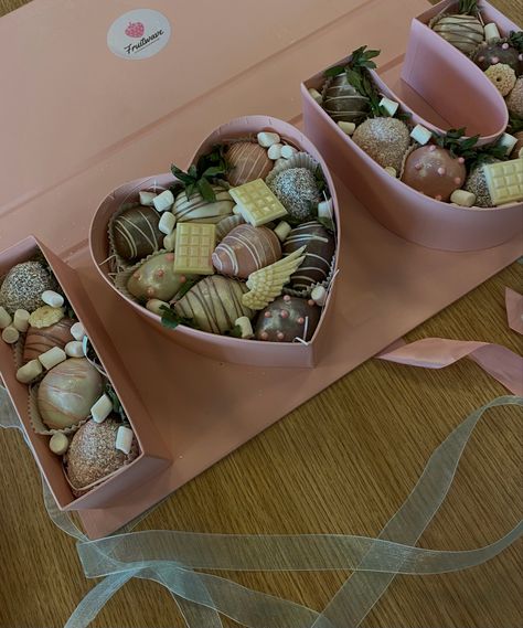 Chocolate Covered Strawberries Business Logo, Strawberry Business, Luxury Packaging Design, Valentines Gift Box, Baking Business, Covered Strawberries, Chocolate Strawberries, Chocolate Covered Strawberries, Chocolate Covered