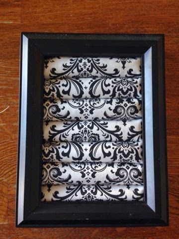 Diy Ring Display, Ring Holder Diy, Jewerly Displays, Diy Ring, Diy Jewelry Display, Diy Jewelry Holder, Ring Display, Ring Storage, Diy Picture Frames