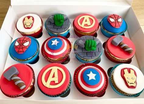 Cupcakes Avengers, Marvel Cupcakes, Avengers Cupcakes, Avenger Cupcakes, Superhero Cupcakes, Marvel Cake, Cupcake Designs, Mini Donuts, Spiderman Art