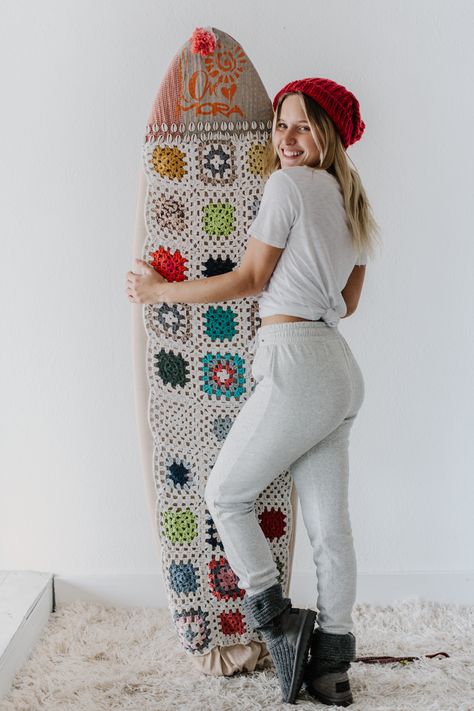 Crochet surfboard cover, handmade with love! Crochet Surfboard Cover, Plarn Crafts, Surf Crochet, Surf Boutique, Diy Caravan, Surfboard Covers, Farm Chic, Surf Wave, Caravan Ideas