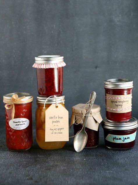 If you are looking for fun ways to package your jars of home-canned goodies for gifts, here are 7 ideas to get you started. I am not a crafty person, let me just get that out there. But I do love to give gifts, especially food. Every fall I put up a little extra preserves, … Plum Butter Recipe, Jam Gift Basket, Canning Jar Gifts, Preserves Packaging, Canning Gifts, Jelly Gift, Plum Butter, Jam Gift, Jam Packaging