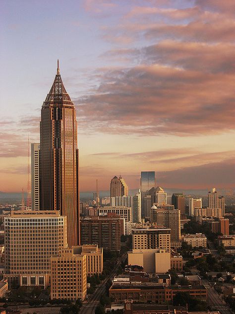 Atlanta, Georgia, United States - visited over 20 years ago - would be nice to go back. Georgia Attractions, Georgia Photography, Nova Orleans, Atlanta Skyline, Southern States, Atlanta United, Tall Buildings, Georgia Usa, Stone Mountain