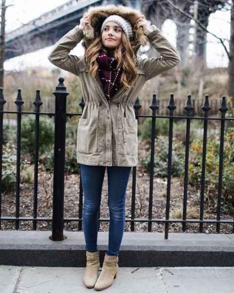 These cute cold weather outfits are perfect to combat those freezing temps! Affordable Winter Outfits, College Outfits Winter, Fall College Outfits, Outfits Cold, Winter Outfits Cold, Cute Winter Outfits, Cold Weather Outfits, Fashion Weeks, Warm Outfits