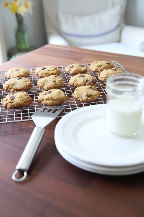 Kamut Chocolate Chip Cookies - Gracefully Home Kamut Dessert Recipes, Kamut Chocolate Chip Cookies, Kamut Flour Cookies, Kamut Bread Recipes, Kamut Flour Recipes, Fresh Milled Cookies, Kamut Cookies, Kamut Recipes, Bread Beckers