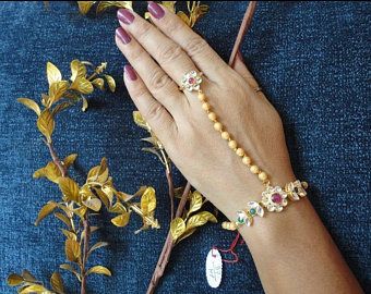 Kundan Hathphool, Hand Panja, Fingers Rings, Rice Ceremony, Antic Jewellery, Hand Chain Jewelry, Hand Chain Bracelet, Anklet Designs, Beautiful Gold Necklaces