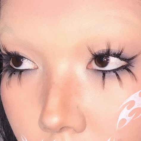 Edit On Instagram, Angel Makeup, Funky Makeup, Doll Eye Makeup, Black Lashes, Lipstick Stain, Unique Makeup, Fake Lashes, Glowy Makeup