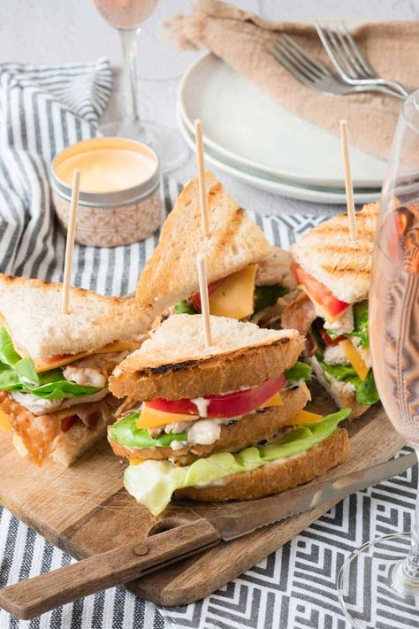 Classic Grilled Chicken Club Sandwich Chicken Club Sandwich Recipes, Club Sandwich Recipe, Chicken Club Sandwich, Club Sandwich Chicken, Club Sandwich Recipes, Chicken Club, Classic Sandwich, Chicken Slices, Tomato And Cheese