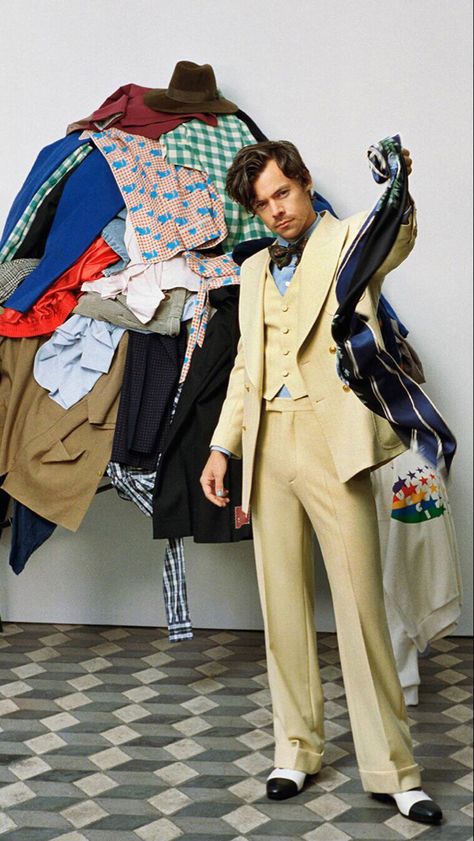 Harry Styles Gucci, Gucci Campaign, Harry Style, Cream Suit, Ha Ha Ha, Harry Styles Wallpaper, Gq Magazine, Harry Styles Photos, Mr Style