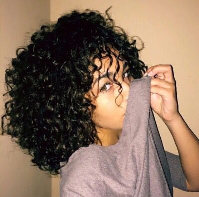 Super cute 3a Curly Hair, Woman With Curly Hair, Curls For The Girls, Brazilian Hair Weave, Curly Hair Inspiration, Short Curly Hair, Brazilian Hair, Big Hair, Curled Hairstyles