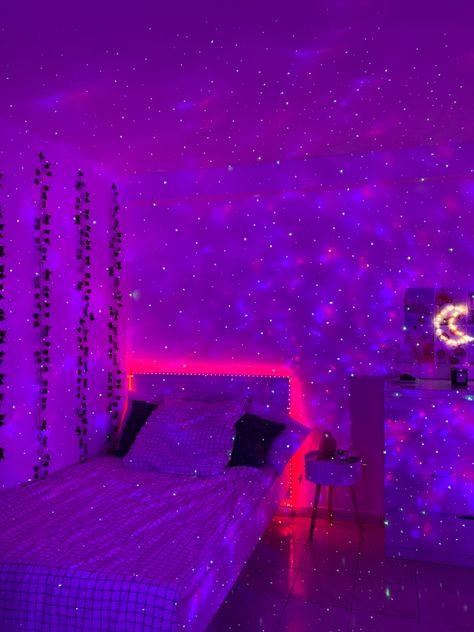 Galaxy Room, Glam Bedroom Decor, Neon Bedroom, Galaxy Projector, Neon Room, Classy Bedroom, Cute Bedroom Ideas, Star Projector, Pinterest Room Decor