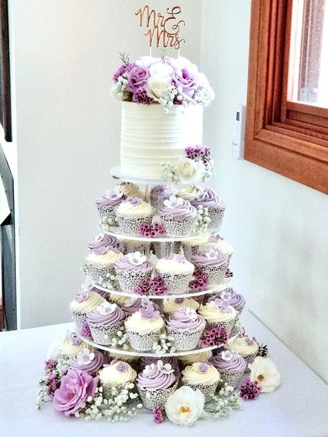 Blue Wedding Theme Centerpieces, Purple Wedding Cupcakes, Wedding Cakes Lilac, Cupcake Tower Cake, Wedding Cupcake Display, Lavender Wedding Cake, Cupcake Tower Wedding, Purple Wedding Cake, Wedding Cake Images