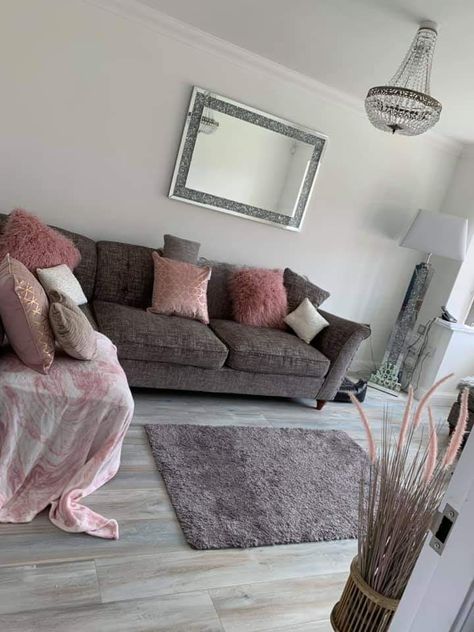 Grey And Pink Living Room, Grey Carpet Living Room, Daughter Pictures, Gray Living Room Design, Grey Couch Living Room, Apartment Goals, Apartment Living Room Design, Pink Living Room, Making Stuff