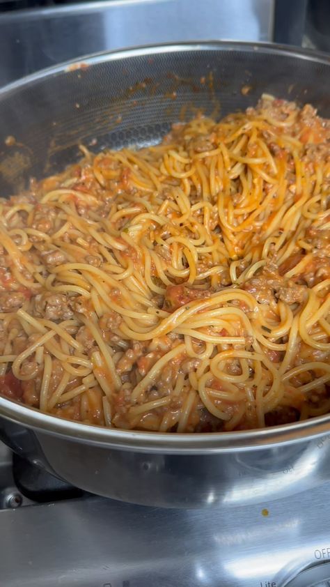 One Pot Spaghetti #OnePot #Spaghetti #Recipe | Instagram American Spaghetti, Spaghetti Homemade, Italian Spaghetti Sauce, Spaghetti Bake, Eating Spaghetti, One Pot Spaghetti, Cooking Spaghetti, Spaghetti Meat Sauce, Food Motivation