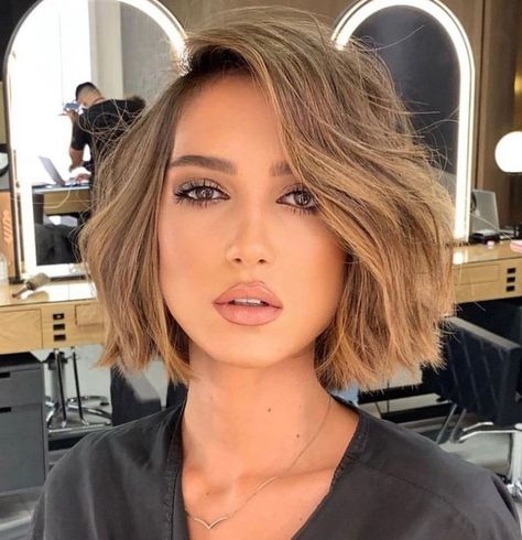 Deep Side Parted Bob with Layers Tan Skin Blonde Hair, Bob Hairstyles With Bangs, Long Bob Haircuts, Haircut Inspiration, Short Wavy Hair, Short Bob Haircuts, Long Bob Hairstyles, Side Part, Volume Hair