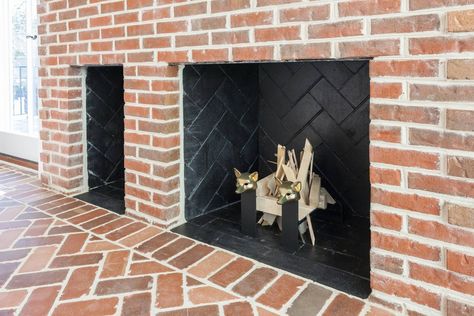 Black Painted Brick Fireplace, Black Painted Brick, Fireplace Simple, Black Mantle Fireplace, Black Tile Fireplace, Fireplace Detail, Black Mantle, Painted Brick Fireplace, Black Brick Wall