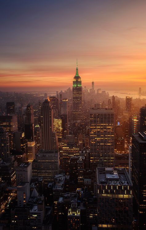 Empire State Building, New York City by Jorge Ruiz Dueso - Photo 137469431 - 500px City Underground, Night Landscape Photography, New York Wallpaper, Ny Life, Iphone Wallpaper Landscape, View Wallpaper, Sunset City, Dark City, New York Life