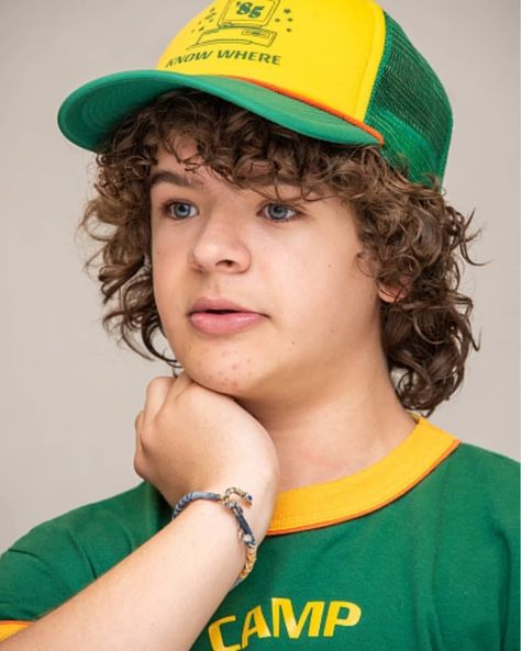 On Set Behind The Scenes, Stranger Things Gaten Matarazzo, Set Behind The Scenes, Stranger Things Tv Series, Gaten Matarazzo, Dustin Henderson, Stranger Things Dustin, Stranger Things Halloween, Stranger Things Poster