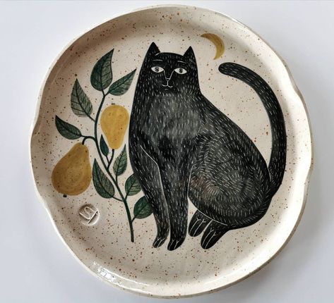 Cat Sgraffito, Cat Plate, Diy Pottery Painting, Ceramic Accessory, Pottery Painting Designs, Ceramic Platters, Diy Pottery, Ceramics Pottery Art, Clay Art Projects