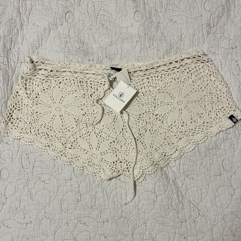 the cutest 70s inspired crochet mini shorts! size... - Depop Short Pattern Free, 70s Inspired Crochet, Crochet 70s Top, Spring Bohemian Crochet Mini Top, Crochet Shorts And Top Vintage, Crochet Bloomer Shorts, Spring Crochet Fitted Shorts, Shorts Pattern Free, Crochet Swim