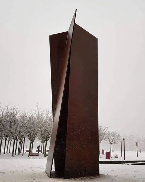 Richard Serra Sculpture, Oak House, Richard Serra, Art Minimaliste, Entryway Hallway, Contemporary Sculpture, Art Appreciation, Minimal Art, Land Art