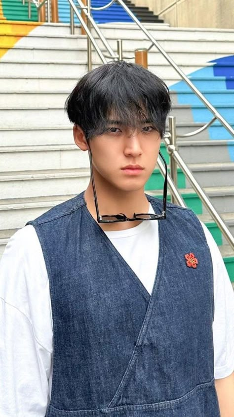 Svt Mingyu, Easy Dance, Seventeen Instagram, Kpop Concert Outfit, Anime Lock Screen Wallpapers, Vernon Seventeen, Kim Min Gyu, Seventeen Going Seventeen, Kim Mingyu