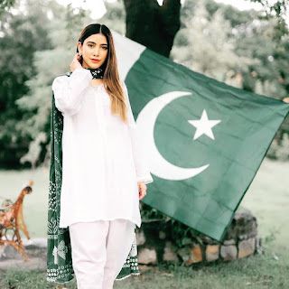 14th August Independence Day Pakistan Latest Girls DPz | Wallpaper DP 14th August Independence Day, Wallpaper Status, August Dress, August Outfits, Independence Day Wallpaper, Independence Day Quotes, Group Picture Poses, Independence Day Wishes, Pakistan Day