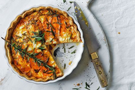 Sweet potato, feta and caramelised onion quiche Rice Bowls Healthy, Onion Quiche, Vegetarian Curry, Delicious Magazine, Barefoot Contessa, Midweek Meals, Spring Vegetables, Dinner Options, Quiche Recipes