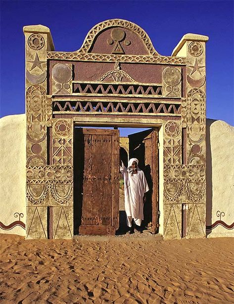 Sudan - Karima: Nubian Rest House entrance http://www.inognidove.it/italiantourism-sudan House Entrance Doors, Rest House, Vernacular Architecture, African History, Traditional Architecture, Egyptian Art, House Entrance, Dream Destinations, Ancient Egypt