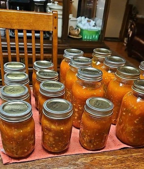 A Tradition of Homemade Vegetable Soup: A Recipe Tailored to Your Taste Canning Vegetable Soup, Canning Meals, Vegetable Soup Ingredients, Homemade Vegetable Soup, Canning Vegetables, How To Cook Beans, Vegetable Soup Recipes, Chopped Carrots, Delicious Vegetables