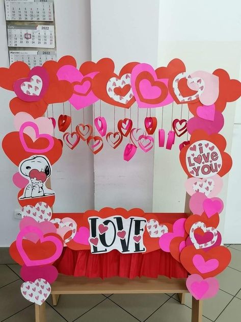 Diy Valentines Backdrop For Kids, Preschool Valentines Decorations, Valentine’s Day Photobooth, Diy Valentines Photo Backdrop, Photobooth Valentines Day, Valentine’s Day Photo Booth, Valentines Photo Booth Backdrop, Valentines Dance Decorations, Valentines Day Photobooth