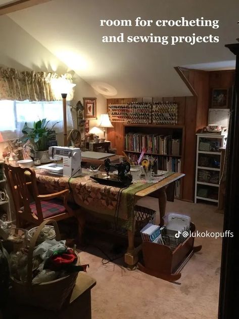 Sewing Room Dark Academia, Vintage Sewing Room Inspiration, Victorian Sewing Room, Antique Craft Room, Aesthetic Sewing Room, Sewing Room Aesthetic, Fabric Storage Ideas, Vintage Craft Room, Vintage Sewing Rooms