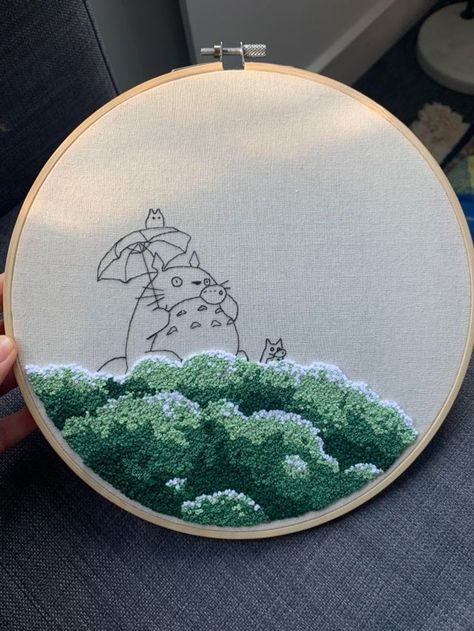 20 Preuves qu’avec un peu de patience on peut créer de vrais chefs-d’œuvre French Knot Embroidery Designs, Totoro Embroidery, Ghibli Embroidery, French Knots Embroidery, Knots Embroidery, French Knot Embroidery, Anime Embroidery, French Knots, Cute Embroidery