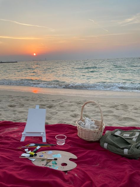 #beach 
#picnic
#date ideas Art Picnic, Painting Picnic, Beach Picnic Party, Pallet Kids, Beach Sunset Painting, Picnic Inspiration, Picnic Birthday, Beach Date, Beach Friends