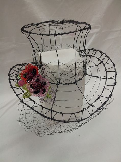 wire sculpture: Victorian Top Hat (steampunk), entirely hade-made of wire and some beads, Lisa Bernal Brethour Chicken Wire Art, Creepy Halloween Party, Chicken Wire Crafts, Victorian Top, Crown Decor, Wire Diy, Mini Top Hat, Hat Ideas, Garden Art Crafts