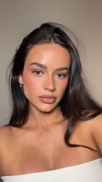 Danielle Estrada on Instagram: "Products that are actually worth the 💵
@beautyblender 
@lysbeautyofficial 
@patricktabeauty 
@hauslabs 
@charlottetilbury 
@makeupbymario 
@urbandecaycosmetics 
@anastasiabeverlyhills 
@makeupforever 
@maccosmeticsusa 
@fentybeauty 
#makeup #makeuptutorial #makeupfavorites" Danielle Estrada Makeup, Danielle Estrada, Basic Makeup Looks, Makeup No Makeup Look, Pretty Makeup Looks, Event Makeup, Special Occasion Hairstyles, Basic Makeup, Wedding Hair And Makeup