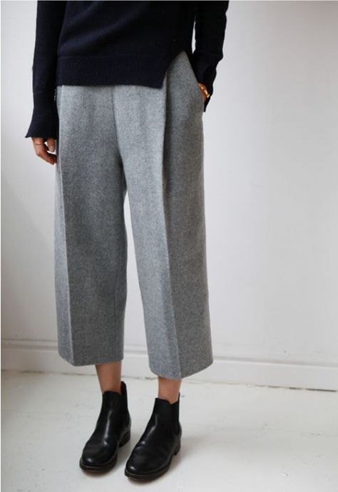 #minimalist #style #capsulewardrobe                                                                                                                                                                                 More Sukienki Maksi, Feminine Tomboy, Culotte Style, Stil Inspiration, Looks Street Style, Trendy Outfit, Street Style Winter, Mode Hijab, 가을 패션