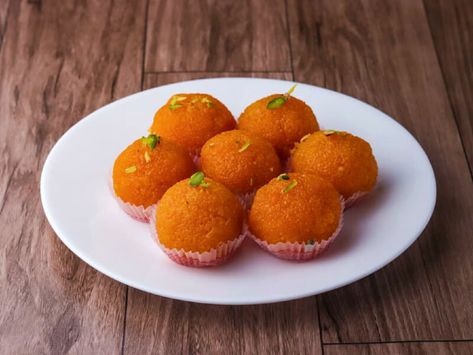 Motichoor Ladoo Recipe, Motichoor Ladoo, Kalakand Recipe, Ladoo Recipe, Making Ghee, Kulfi Recipe, Diwali Sweets, Gram Flour, Indian Dessert Recipes